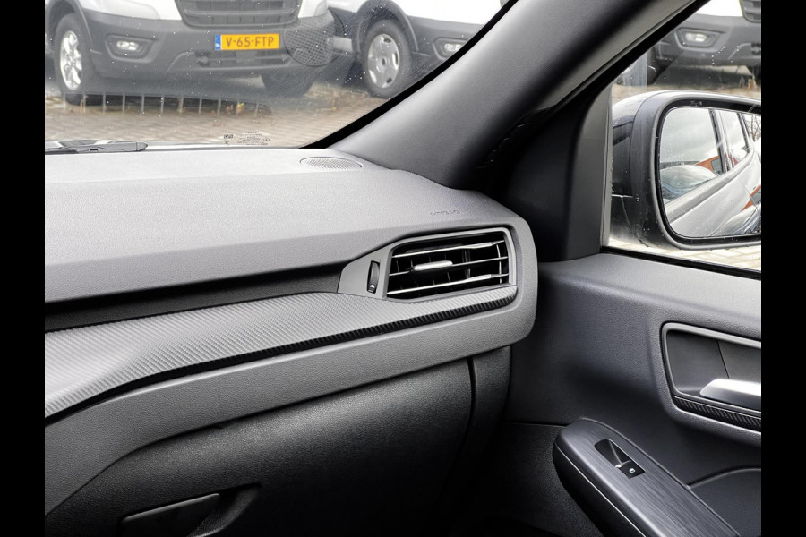 Ford Kuga 2.5 PHEV ST-Line 243 pk |  Wegklapbare trekhaak | 2.100 kg trekgewicht! | Winterpakket