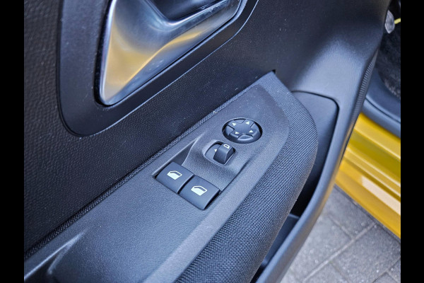 Peugeot 208 1.2 PureTech Active NAP! Leuke/Nette Auto! Carplay! Navigatie! Airco! Cruise Control!
