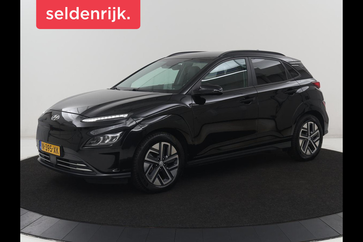Hyundai Kona EV Premium 64 KWh | SOH 96.2% | Leder | Trekhaak | Head-up | Stoelventilatie | Stuur/stoel verwarming | Adaptive cruise | Camera | Park assist | Carplay | Dodehoek detectie | Krell sound |