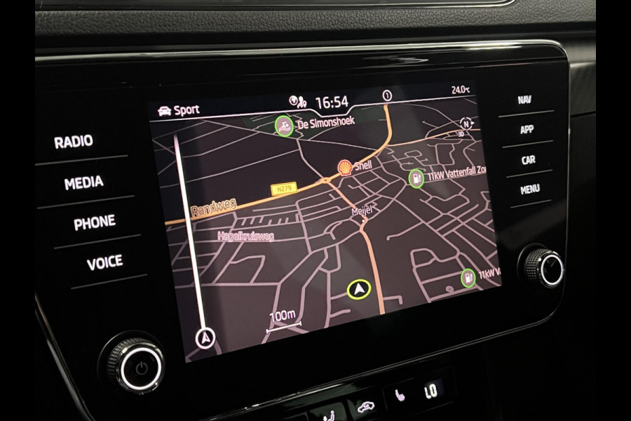 Škoda Superb Combi 1.4 TSI iV Sportline Business Trekhaak | Cruise control | Carplay | Stoelverwarming | Achteruitrijcamera | Navigatie | Keyless | Leder/Alcantara