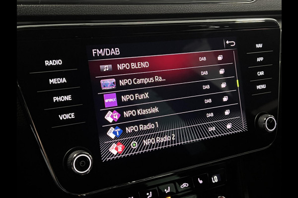Škoda Superb Combi 1.4 TSI iV Sportline Business Trekhaak | Cruise control | Carplay | Stoelverwarming | Achteruitrijcamera | Navigatie | Keyless | Leder/Alcantara