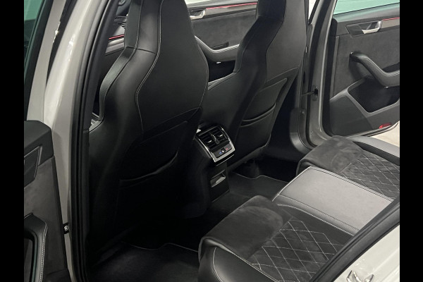 Škoda Superb Combi 1.4 TSI iV Sportline Business Trekhaak | Cruise control | Carplay | Stoelverwarming | Achteruitrijcamera | Navigatie | Keyless | Leder/Alcantara