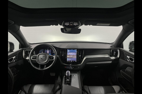 Volvo XC60 2.0 T8 Plug-in hybrid AWD Plus Dark Luchtvering | Trekhaak | Adapt. cruise | Open dak | 360 camera | Harman/Kardon | Stuur-/Stoelverwarming