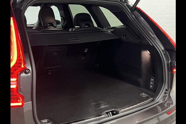 Volvo XC60 2.0 T8 Plug-in hybrid AWD Plus Dark Luchtvering | Trekhaak | Adapt. cruise | Open dak | 360 camera | Harman/Kardon | Stuur-/Stoelverwarming