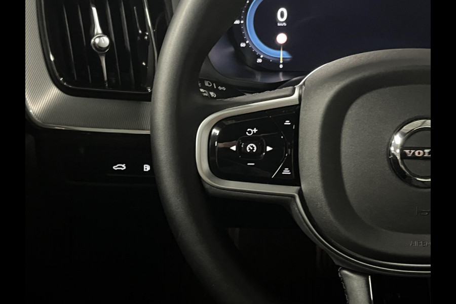 Volvo XC60 2.0 T8 Plug-in hybrid AWD Plus Dark Luchtvering | Trekhaak | Adapt. cruise | Open dak | 360 camera | Harman/Kardon | Stuur-/Stoelverwarming