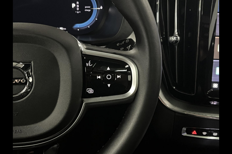 Volvo XC60 2.0 T8 Plug-in hybrid AWD Plus Dark Luchtvering | Trekhaak | Adapt. cruise | Open dak | 360 camera | Harman/Kardon | Stuur-/Stoelverwarming