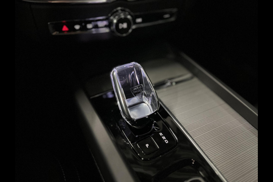 Volvo XC60 2.0 T8 Plug-in hybrid AWD Plus Dark Luchtvering | Trekhaak | Adapt. cruise | Open dak | 360 camera | Harman/Kardon | Stuur-/Stoelverwarming