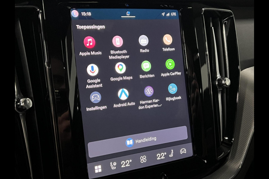 Volvo XC60 2.0 T8 Plug-in hybrid AWD Plus Dark Luchtvering | Trekhaak | Adapt. cruise | Open dak | 360 camera | Harman/Kardon | Stuur-/Stoelverwarming