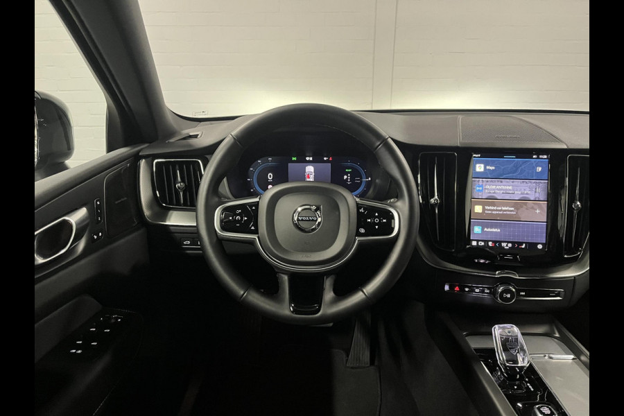 Volvo XC60 2.0 T8 Plug-in hybrid AWD Plus Dark Luchtvering | Trekhaak | Adapt. cruise | Open dak | 360 camera | Harman/Kardon | Stuur-/Stoelverwarming