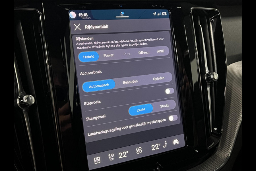 Volvo XC60 2.0 T8 Plug-in hybrid AWD Plus Dark Luchtvering | Trekhaak | Adapt. cruise | Open dak | 360 camera | Harman/Kardon | Stuur-/Stoelverwarming