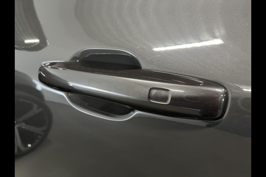 Volvo XC60 2.0 T8 Plug-in hybrid AWD Plus Dark Luchtvering | Trekhaak | Adapt. cruise | Open dak | 360 camera | Harman/Kardon | Stuur-/Stoelverwarming