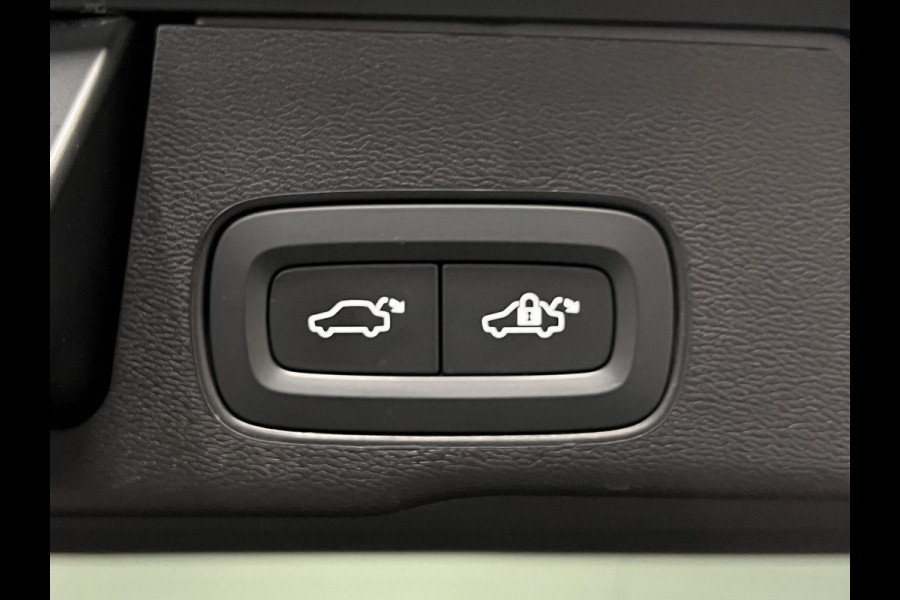 Volvo XC60 2.0 T8 Plug-in hybrid AWD Plus Dark Luchtvering | Trekhaak | Adapt. cruise | Open dak | 360 camera | Harman/Kardon | Stuur-/Stoelverwarming