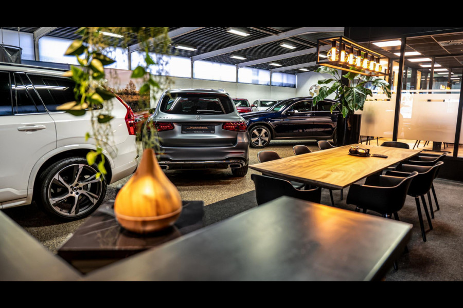 Volvo XC60 2.0 T8 Plug-in hybrid AWD Plus Dark Luchtvering | Trekhaak | Adapt. cruise | Open dak | 360 camera | Harman/Kardon | Stuur-/Stoelverwarming