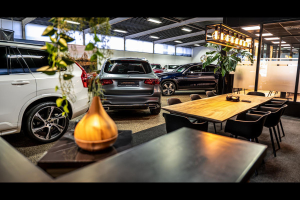 Volvo XC60 2.0 T8 Plug-in hybrid AWD Plus Dark Luchtvering | Trekhaak | Adapt. cruise | Open dak | 360 camera | Harman/Kardon | Stuur-/Stoelverwarming