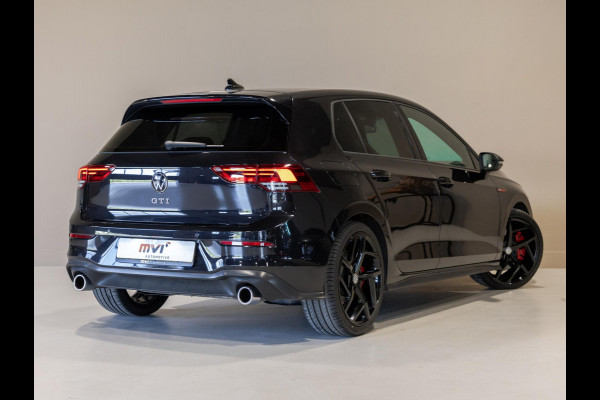 Volkswagen Golf 2.0 TSI GTI / 245pk / Achteruitrij camera / Dodehoek assistent / Stoel en stuurverwarming /