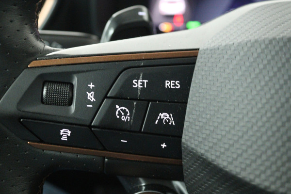 CUPRA Formentor 1.4 e-Hybrid VZ Performance (STOELVERWARMING, Soh 92%, STUURVERWARMING, ADAPTIEVE CRUISE, CAMERA, PARKEERSENSOREN)