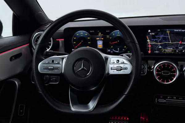 Mercedes-Benz CLA-Klasse 200 Business Solution AMG (PANORAMADAK, STOELVERWARMING, SFEERVERLICHTING, CAMERA, CRUISE CONTROL)