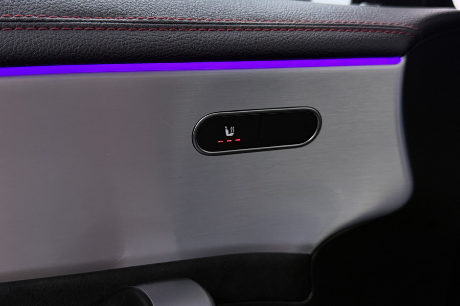 Mercedes-Benz CLA-Klasse 200 Business Solution AMG (PANORAMADAK, STOELVERWARMING, SFEERVERLICHTING, CAMERA, CRUISE CONTROL)