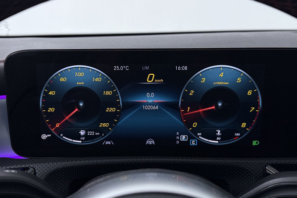 Mercedes-Benz CLA-Klasse 200 Business Solution AMG (PANORAMADAK, STOELVERWARMING, SFEERVERLICHTING, CAMERA, CRUISE CONTROL)