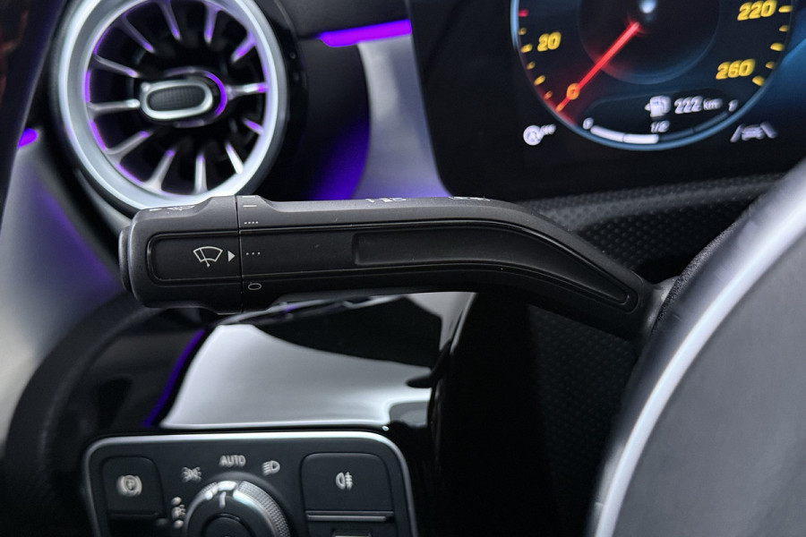 Mercedes-Benz CLA-Klasse 200 Business Solution AMG (PANORAMADAK, STOELVERWARMING, SFEERVERLICHTING, CAMERA, CRUISE CONTROL)