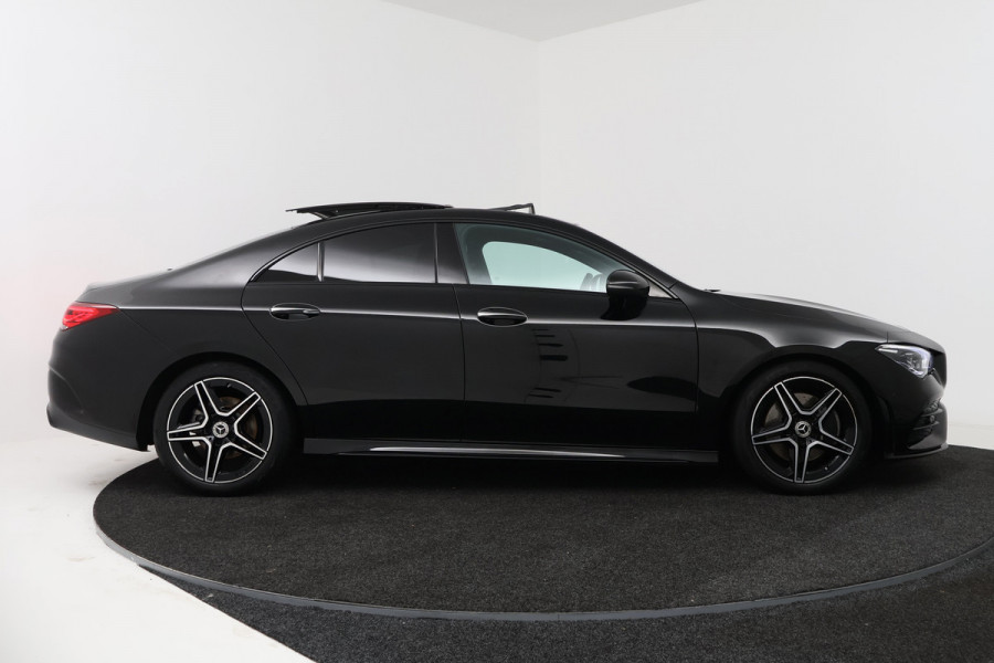 Mercedes-Benz CLA-Klasse 200 Business Solution AMG (PANORAMADAK, STOELVERWARMING, SFEERVERLICHTING, CAMERA, CRUISE CONTROL)