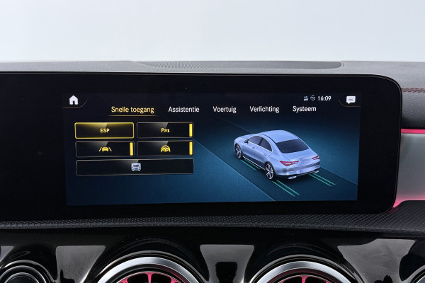 Mercedes-Benz CLA-Klasse 200 Business Solution AMG (PANORAMADAK, STOELVERWARMING, SFEERVERLICHTING, CAMERA, CRUISE CONTROL)