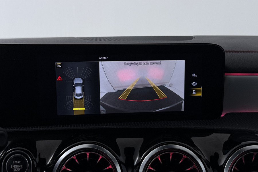 Mercedes-Benz CLA-Klasse 200 Business Solution AMG (PANORAMADAK, STOELVERWARMING, SFEERVERLICHTING, CAMERA, CRUISE CONTROL)