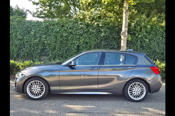 BMW 1-serie 120i High Executive M Sport Apple CarPlay Trekhaak LED NAP Dealer onderhouden RIJKLAAR 184pk