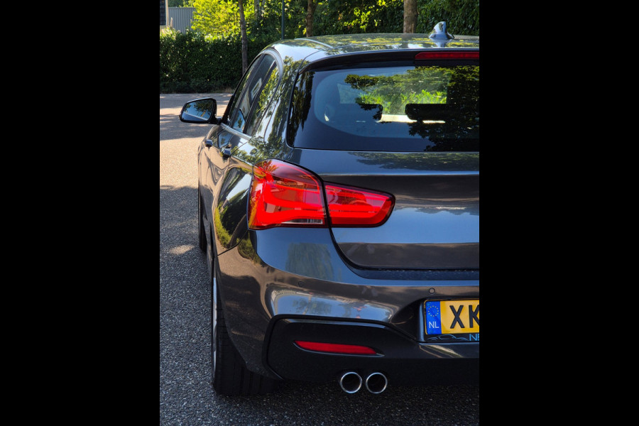 BMW 1-serie 120i High Executive M Sport Apple CarPlay Trekhaak LED NAP Dealer onderhouden RIJKLAAR 184pk
