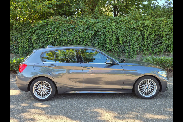 BMW 1-serie 120i High Executive M Sport Apple CarPlay Trekhaak LED NAP Dealer onderhouden RIJKLAAR 184pk