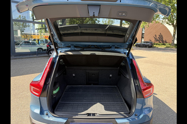Volvo XC40 Recharge Ultimate 70 kWh SOH 97% | WARMTEPOMP | PANORAMADAK | ELEKTRISCHE TREKHAAK | 360° CAMERA | HARMAN KARDON | STOEL- & STUURVERWARMING | ELEKTRISCHE STOELEN MET GEHEUGEN | VOLVO DEALER ONDERHOUDEN | ALL-IN-PRIJS |
