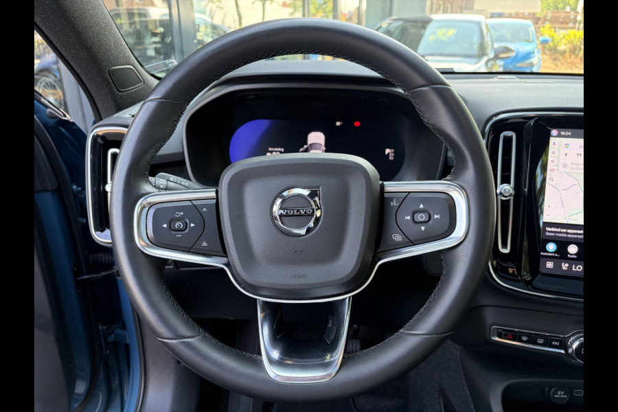 Volvo XC40 Recharge Ultimate 70 kWh SOH 97% | WARMTEPOMP | PANORAMADAK | ELEKTRISCHE TREKHAAK | 360° CAMERA | HARMAN KARDON | STOEL- & STUURVERWARMING | ELEKTRISCHE STOELEN MET GEHEUGEN | VOLVO DEALER ONDERHOUDEN | ALL-IN-PRIJS |