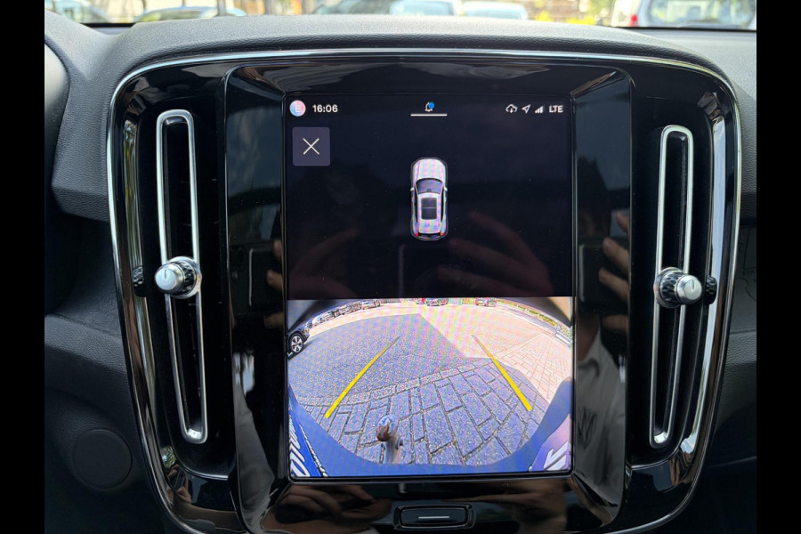 Volvo XC40 Recharge Ultimate 70 kWh SOH 97% | WARMTEPOMP | PANORAMADAK | ELEKTRISCHE TREKHAAK | 360° CAMERA | HARMAN KARDON | STOEL- & STUURVERWARMING | ELEKTRISCHE STOELEN MET GEHEUGEN | VOLVO DEALER ONDERHOUDEN | ALL-IN-PRIJS |