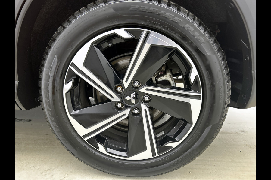 Mitsubishi Eclipse Cross 2.4 PHEV Intense+ Hybride / Navigatie / 1/2 Leder / Pdc. / Airco-ecc./ Radio multimedia / Apk nieuw