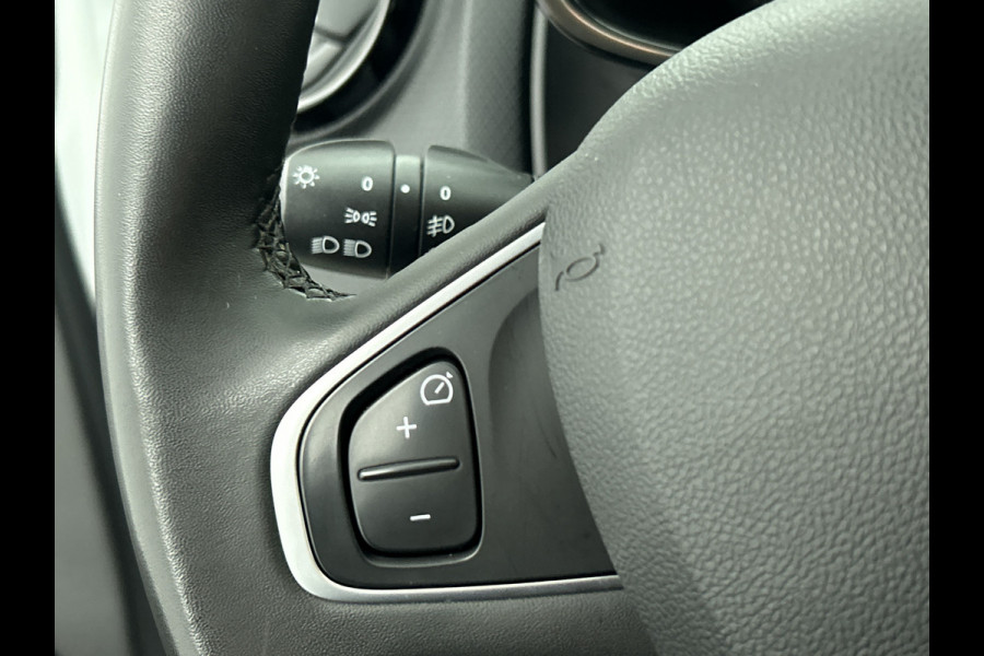 Renault Clio Estate 0.9 TCe Limited 90PK / Airco / Navigatie / Radio multimedia / Parkeer sensoren / Apk 06-2028