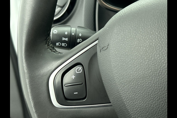 Renault Clio Estate 0.9 TCe Limited 90PK / Airco / Navigatie / Radio multimedia / Parkeer sensoren / Apk 06-2028