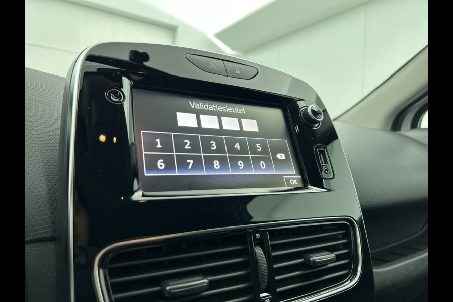 Renault Clio Estate 0.9 TCe Limited 90PK / Airco / Navigatie / Radio multimedia / Parkeer sensoren / Apk 06-2028
