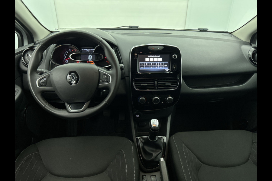 Renault Clio Estate 0.9 TCe Limited 90PK / Airco / Navigatie / Radio multimedia / Parkeer sensoren / Apk 06-2028