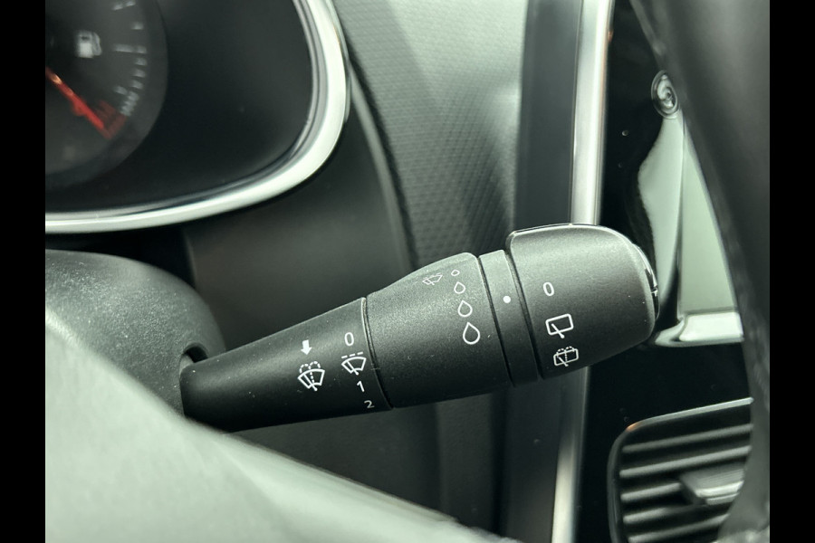 Renault Clio Estate 0.9 TCe Limited 90PK / Airco / Navigatie / Radio multimedia / Parkeer sensoren / Apk 06-2028