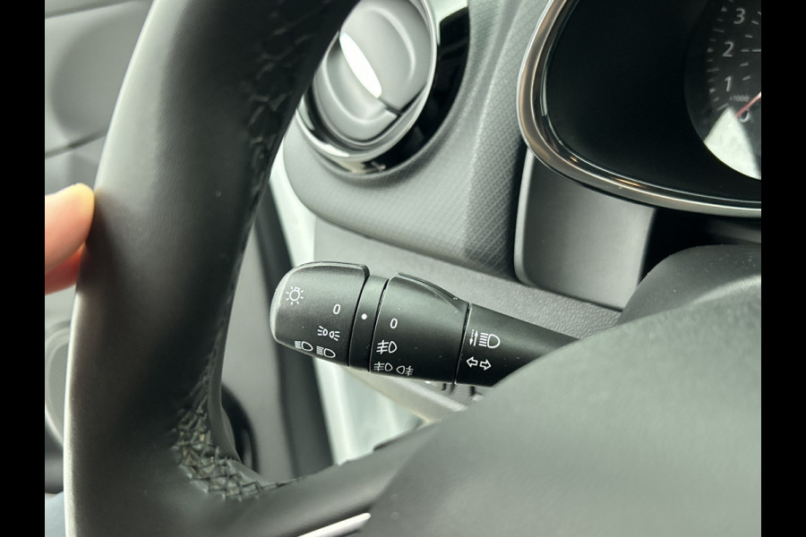 Renault Clio Estate 0.9 TCe Limited 90PK / Airco / Navigatie / Radio multimedia / Parkeer sensoren / Apk 06-2028
