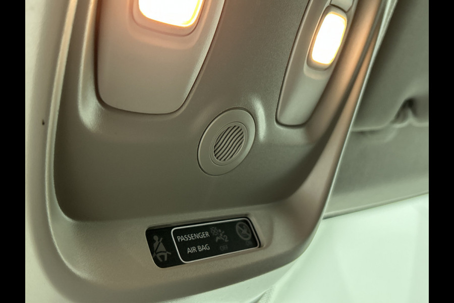 Renault Clio Estate 0.9 TCe Limited 90PK / Airco / Navigatie / Radio multimedia / Parkeer sensoren / Apk 06-2028