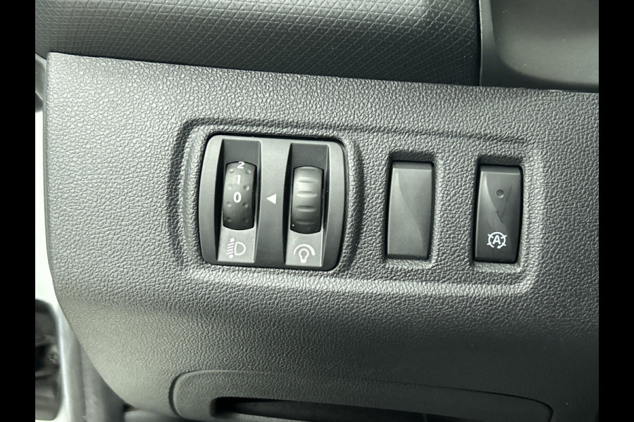 Renault Clio Estate 0.9 TCe Limited 90PK / Airco / Navigatie / Radio multimedia / Parkeer sensoren / Apk 06-2028