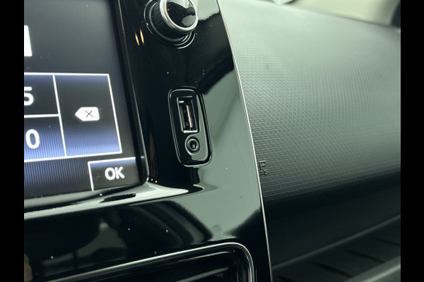 Renault Clio Estate 0.9 TCe Limited 90PK / Airco / Navigatie / Radio multimedia / Parkeer sensoren / Apk 06-2028