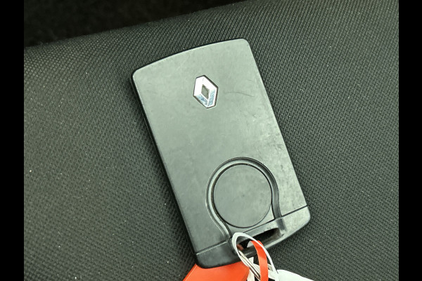 Renault Clio Estate 0.9 TCe Limited 90PK / Airco / Navigatie / Radio multimedia / Parkeer sensoren / Apk 06-2028