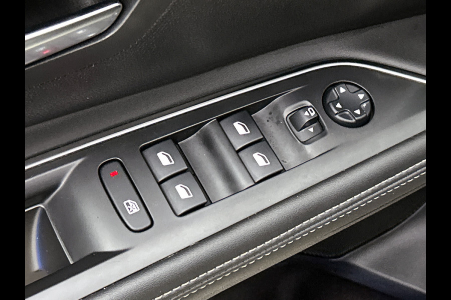 Peugeot 5008 1.5 HDI Automaat 7Pers. GT-Line Euro6 / Panoramadak / Trekhaak / Leder / Airco-ecc./ Xenon / Apk nieuw