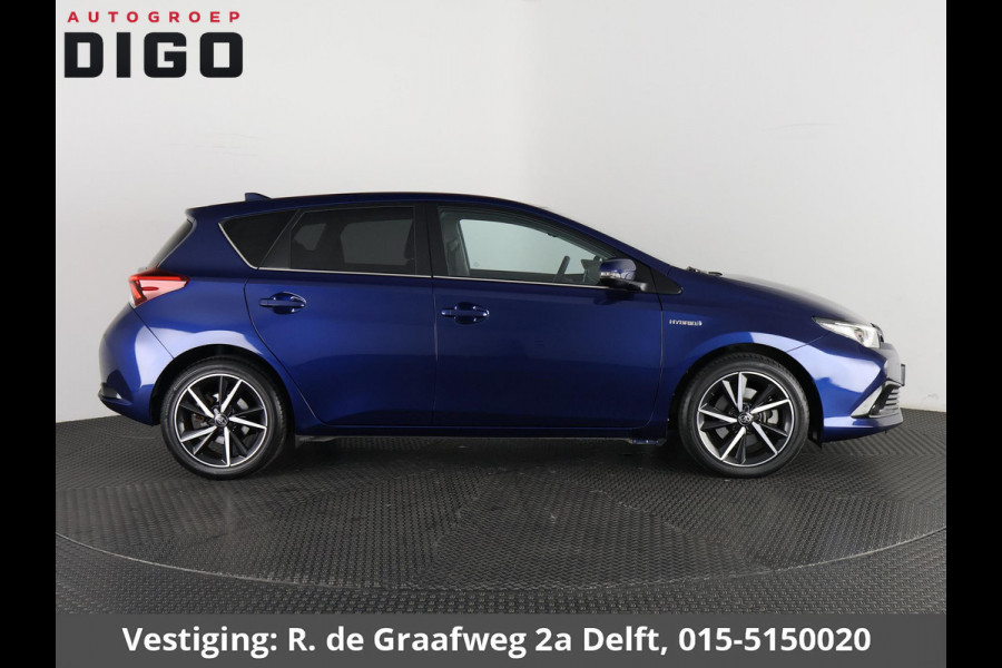 Toyota Auris 1.8 Hybrid Executive | Navigatie | Sportstoelen | Camera | Lichtmetalen velgen |