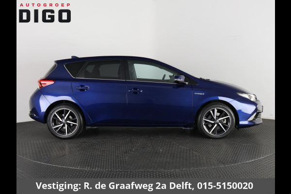 Toyota Auris 1.8 Hybrid Executive | Navigatie | Sportstoelen | Camera | Lichtmetalen velgen |