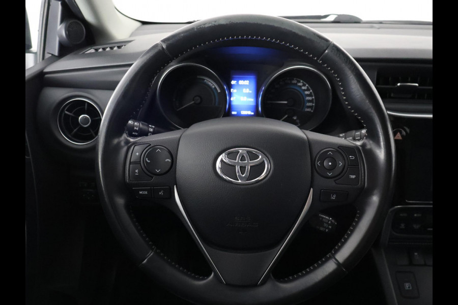 Toyota Auris 1.8 Hybrid Executive | Navigatie | Sportstoelen | Camera | Lichtmetalen velgen |