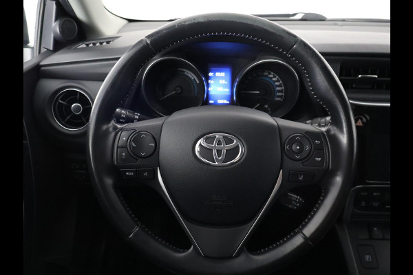 Toyota Auris 1.8 Hybrid Executive | Navigatie | Sportstoelen | Camera | Lichtmetalen velgen |
