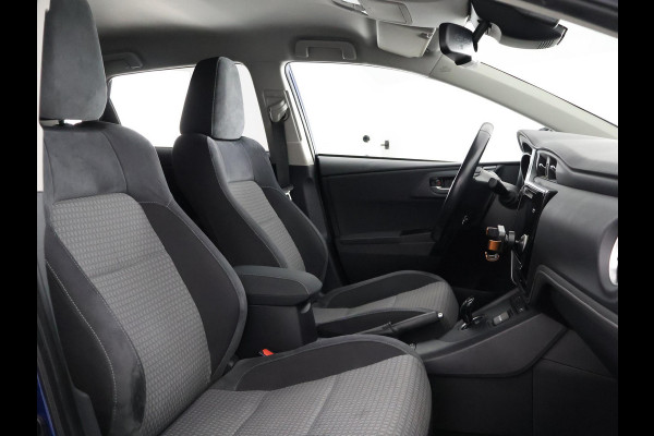 Toyota Auris 1.8 Hybrid Executive | Navigatie | Sportstoelen | Camera | Lichtmetalen velgen |